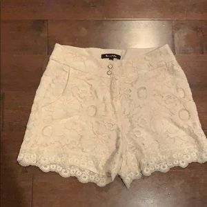 Cream lace shorts with pockets